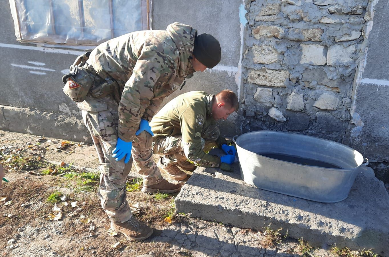 У Вознесенську чоловік погрожував підірвати співмешканку гранатою: поліцейські затримали підозрюваного